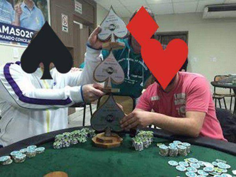 Casino clandestino: �Y el afiche de la izquierda ?