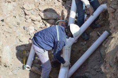 Obras de red de agua y cloacas en el barrio Achachay