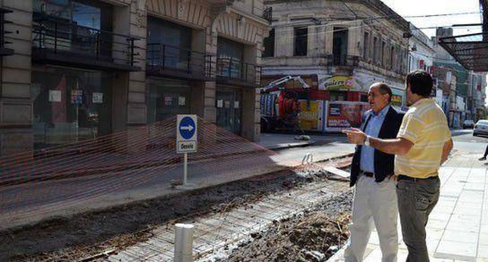 Inauguran los trabajos de calle Hip�lito Yrigoyen