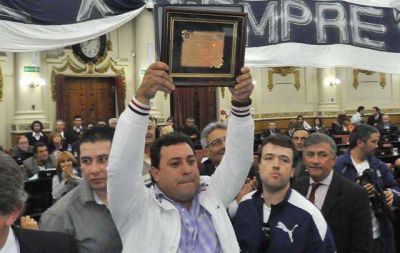 Talleres expuls� al jefe de �La Fiel� y a otros dos socios