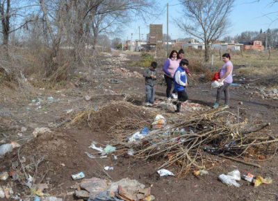 Villa Mercedes: denuncian que un basural obstruye la calle Guayaquil