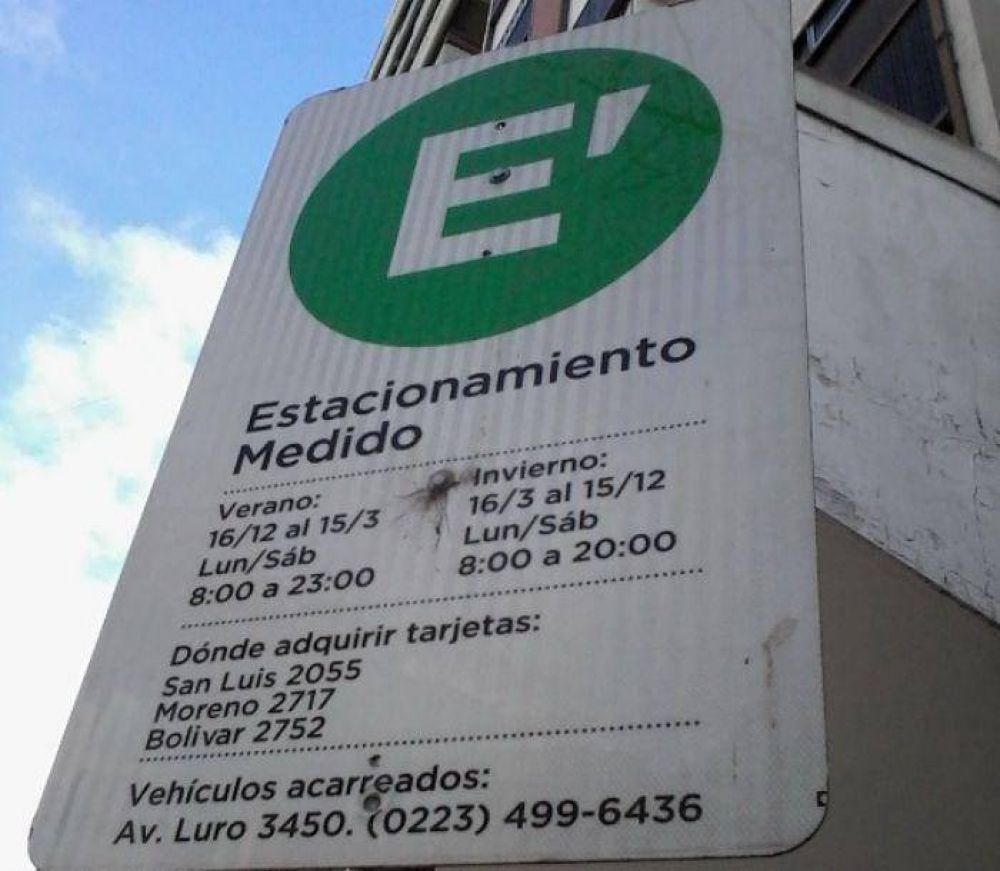 Comerciantes y vecinos del microcentro juntan firmas contra el estacionamiento medido