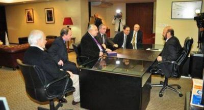 El gobernador Insfrn recibi a la Junta Federal de Cortes y Superiores Tribunales