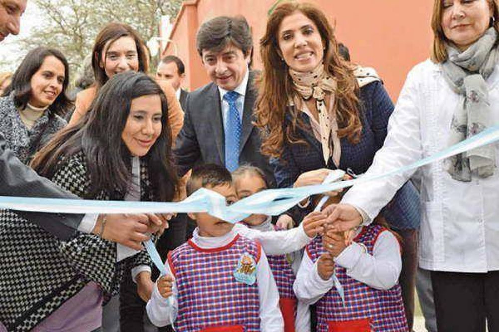 Fuerte pol�tica p�blica con inversi�n para 280 mil alumnos de la provincia