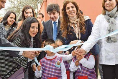 Fuerte pol�tica p�blica con inversi�n para 280 mil alumnos de la provincia