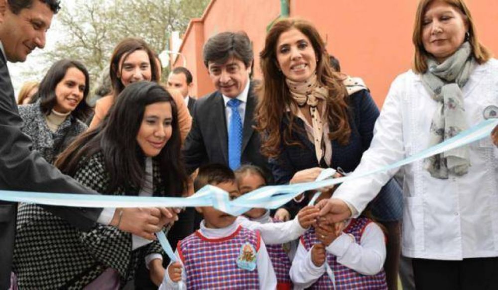 Ratifican fuerte inversi�n para la educaci�n de 280 mil santiague�os