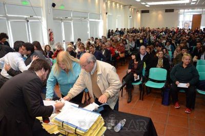 M�s de 200 familias olavarrienses firmaron sus escrituras
