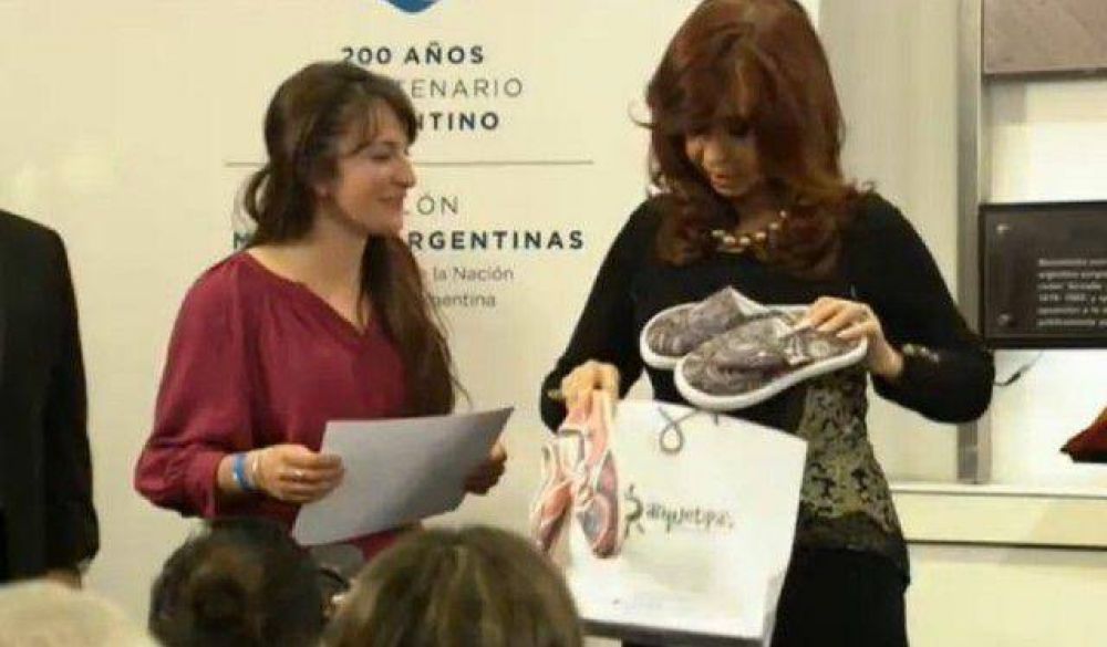 Sanjuanina recibi� un pr�stamo de honor de manos de la presidenta