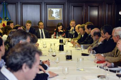 Tras las inundaciones Scioli firm� el decreto de emergencia agropecuaria
