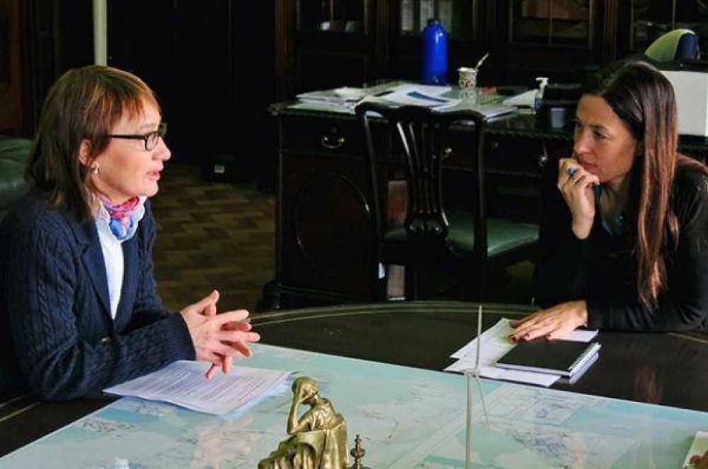 R�os mantuvo reuniones por el Fideicomiso Austral y el cruce por aguas argentinas