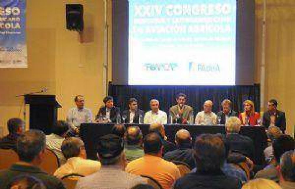 El gobernador Urtubey celebr� el Congreso Internacional de Aviaci�n Agr�cola