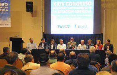 El gobernador Urtubey celebr� el Congreso Internacional de Aviaci�n Agr�cola