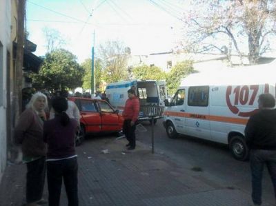 Un chico de 22 a�os perdi� el control de su auto y sufri� graves heridas