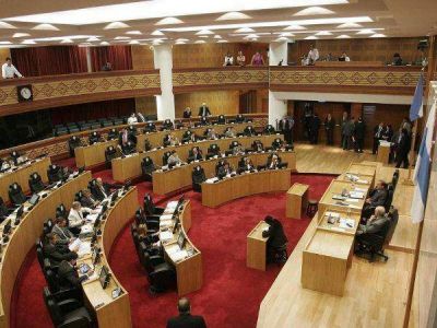 A pesar de la Ley de Cupo Femenino los candidatos ocupan los primeros lugares en las listas
