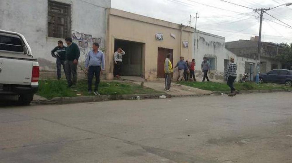Denuncian que balearon dos sedes de Germ�n Alfaro