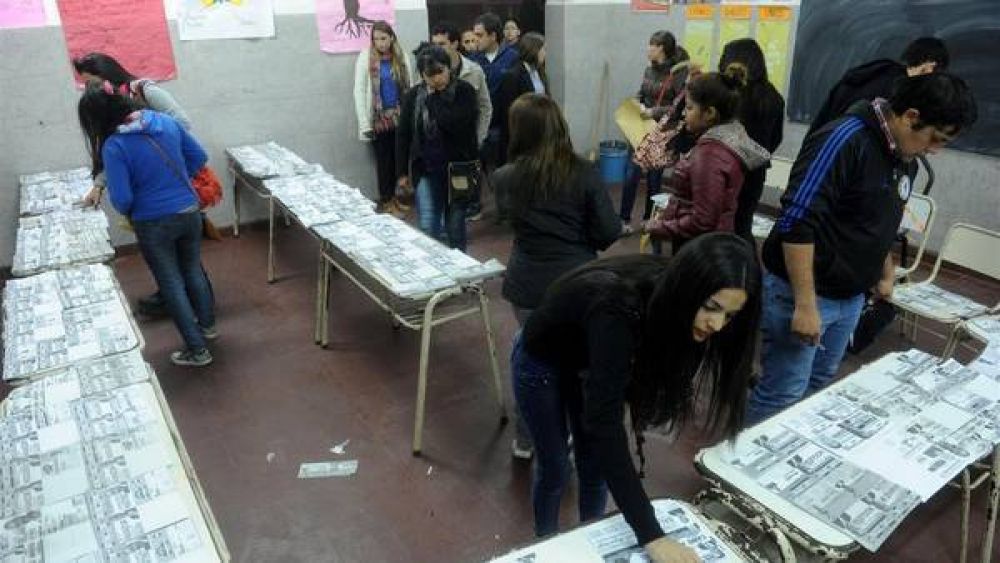 Ins�lito: una urna estaba llena de votos K antes de empezar la elecci�n