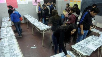 Ins�lito: una urna estaba llena de votos K antes de empezar la elecci�n