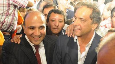 Scioli lleg� a la provincia para respaldar a Manzur