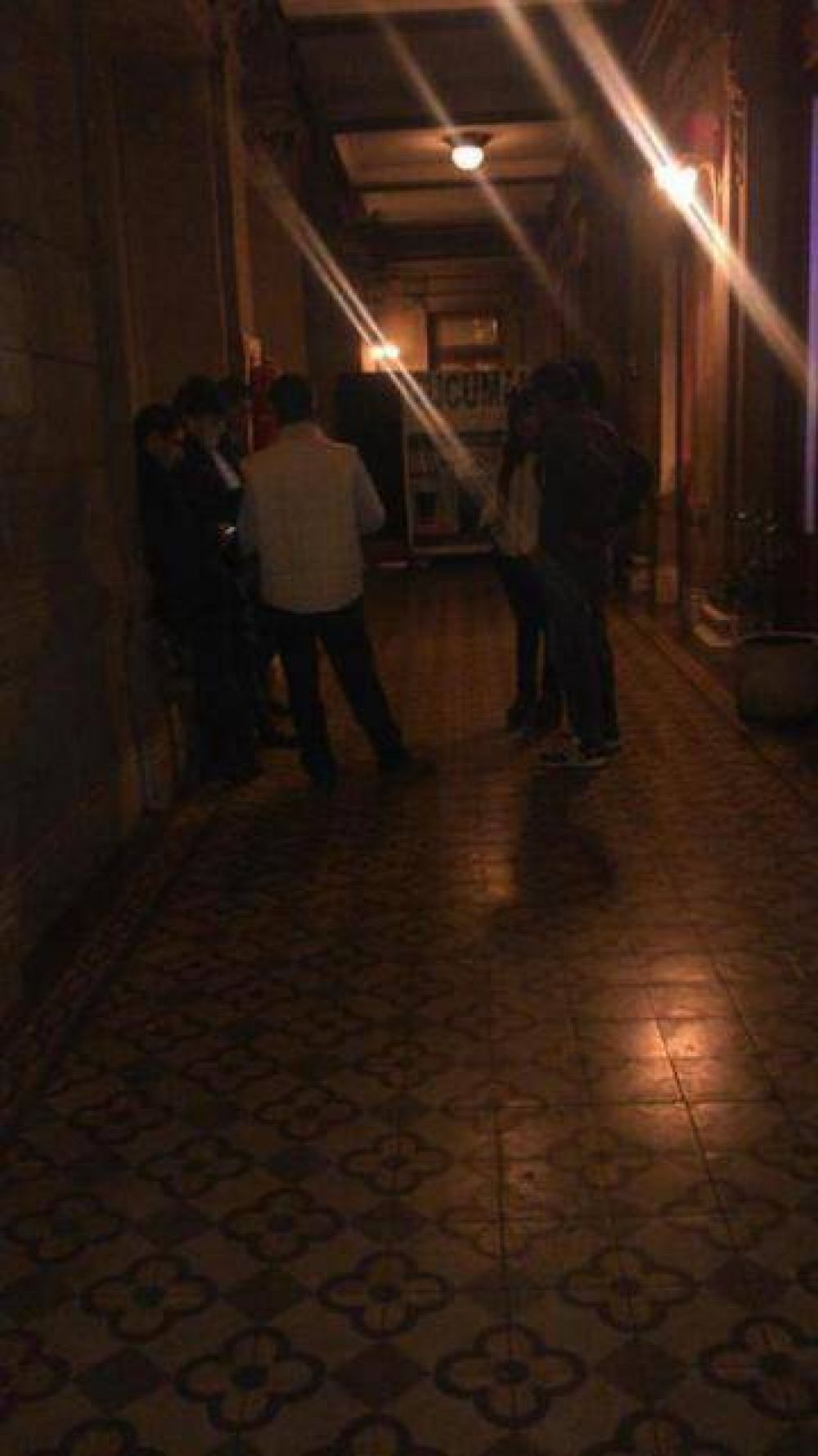 Alperovich se instal� en la Casa de Gobierno a la espera de los resultados
