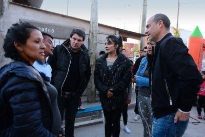 Anita Mart�nez visit� operativo de zoonosis y comedor comunitario