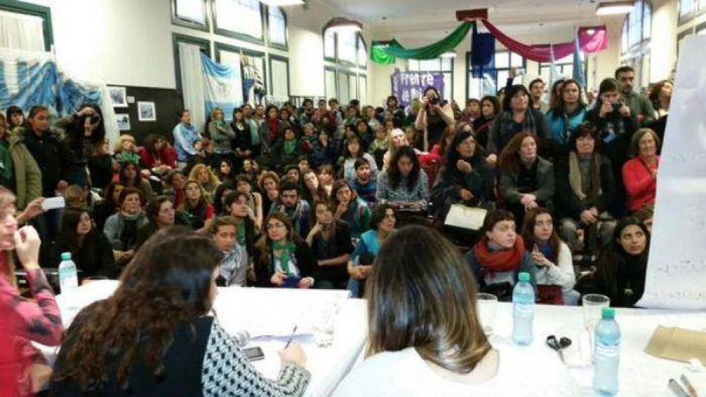 Militantes kirchneristas se reunieron de cara al Encuentro Nacional de Mujeres