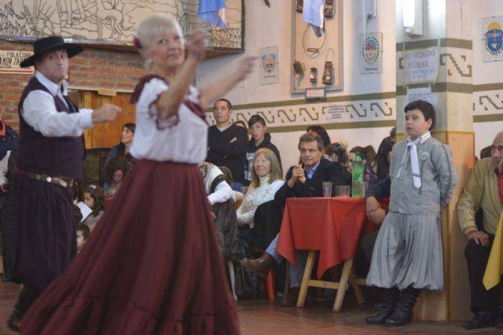 El intendente Pulti particip� de los festejos por el D�a Mundial del Folklore 
