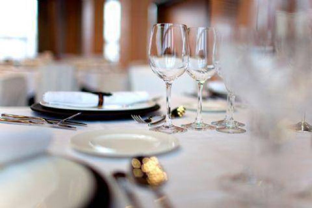 �Los restaurantes deber�n brindar servicios y productos acordes a la ley�