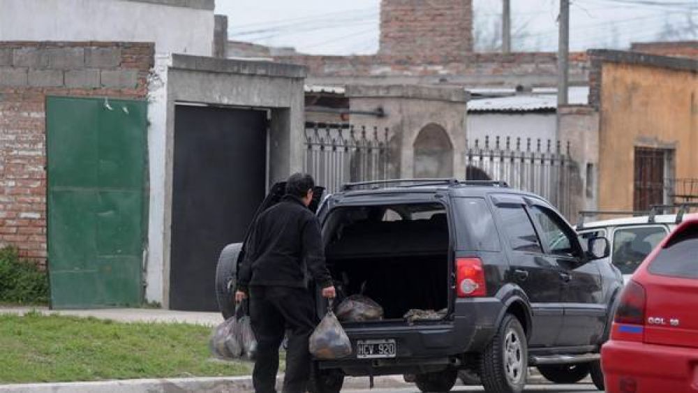 Urnas quemadas, bolsones con comida y compra de votos