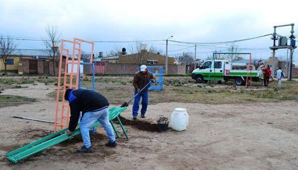 Nuevos juegos en plaza del barrio San Cayetano