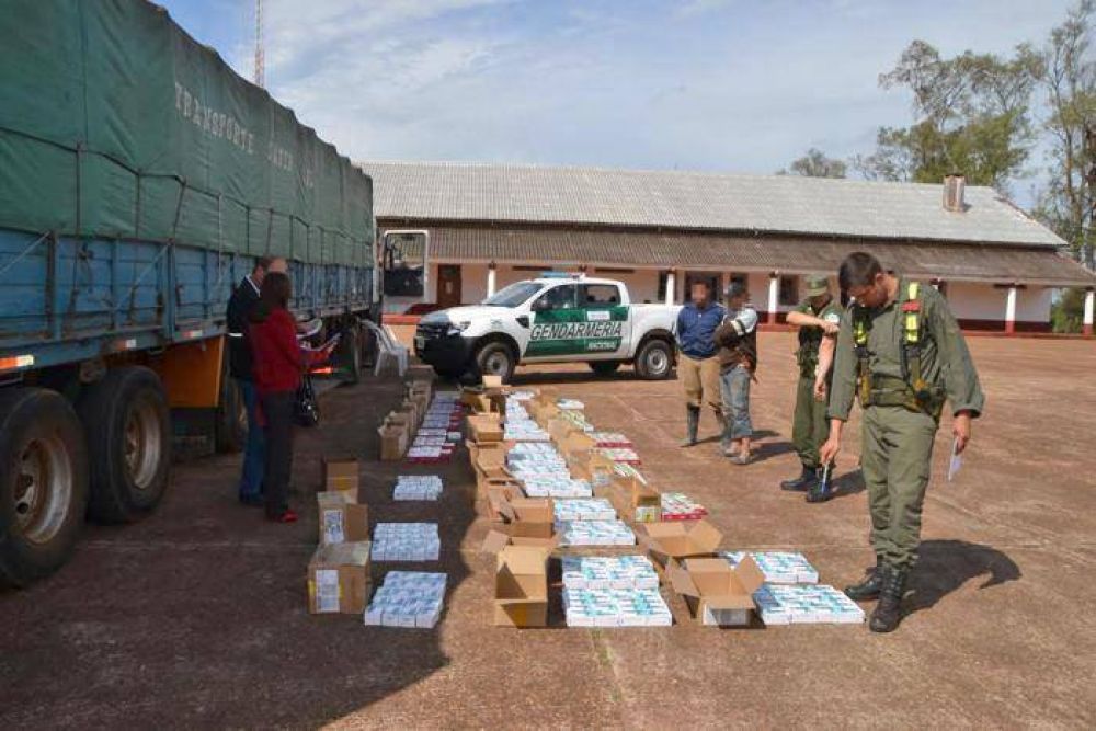 Gendarmer�a intercept� dos camiones con celulares