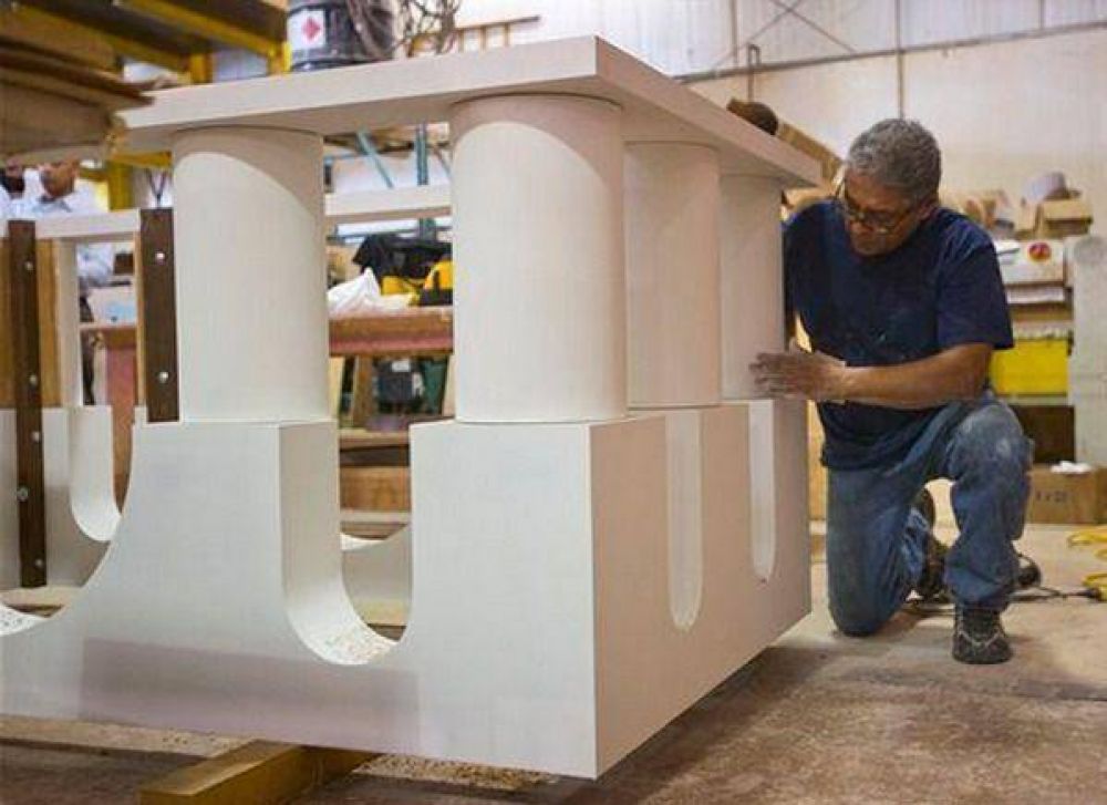 Artesano latino construye altar donde el Papa Francisco celebrar Misa en Estados Unidos