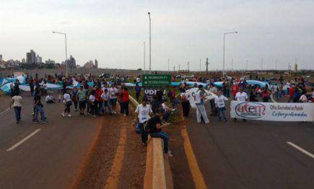 Docentes disidentes siguen de paro y hoy se reunir�n en Jard�n Am�rica