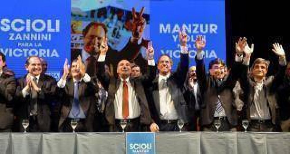 Manzur se proclam� ganador tras una jornada ca�tica y escandalosa