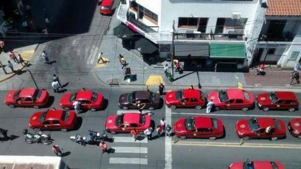 Taxistas salte�os se movilizan hoy en el centro por el precio del GNC