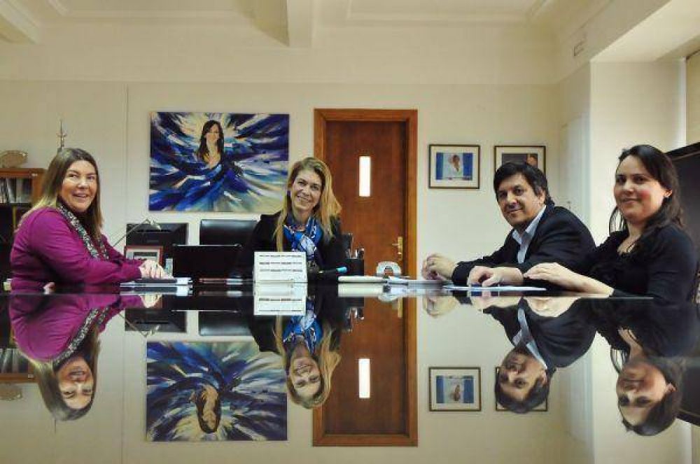 Giorgi recibi� a Bertone y analizaron proyectos de Infraestructura