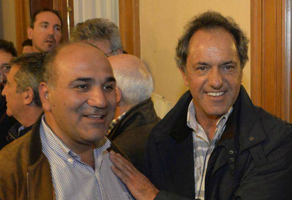 Scioli le pide a Macri reconocer la derrota pero su candidato se niega
