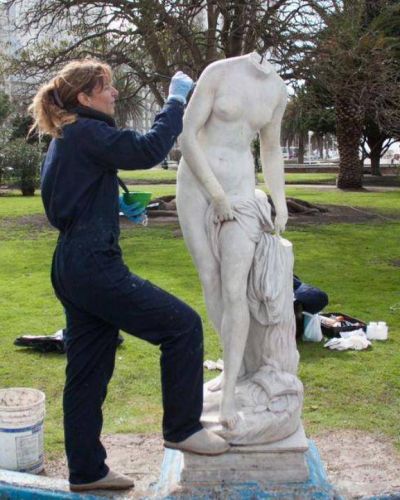 Restauran distintos monumentos en plazas 