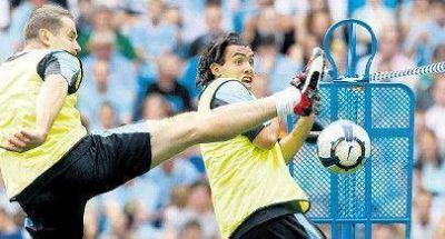Tevez no parece lesionado, aunque eso afirma el City.