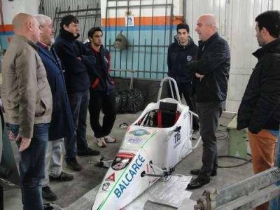 Echeverr�a visit� la T�cnica y felicit� a los alumnos