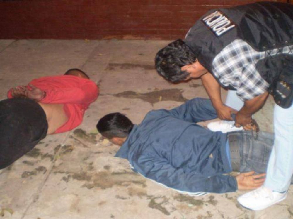 Cay� una banda de motochorros
