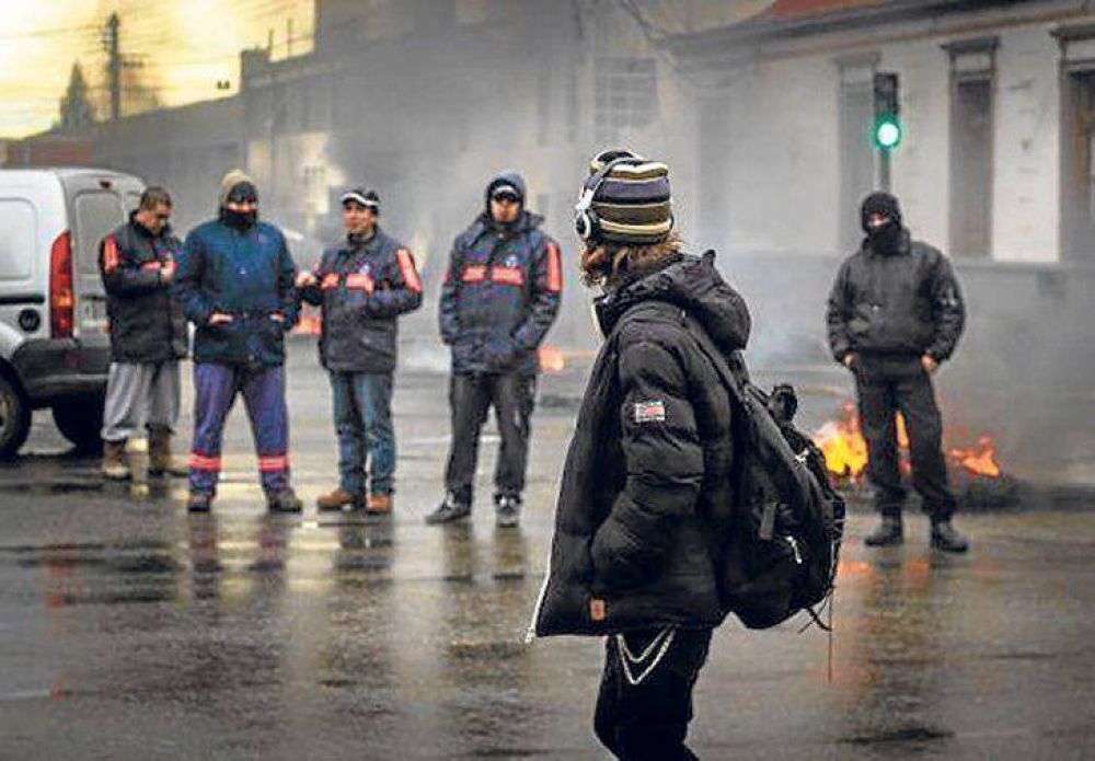 Santa Cruz se sumerge en una de sus peores crisis en plena campa�a