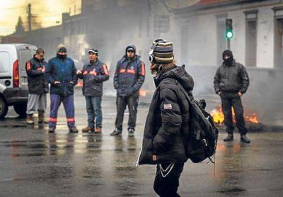Santa Cruz se sumerge en una de sus peores crisis en plena campa�a