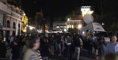 Silvia El�as de P�rez lleg� a Plaza Independencia a pedir paz