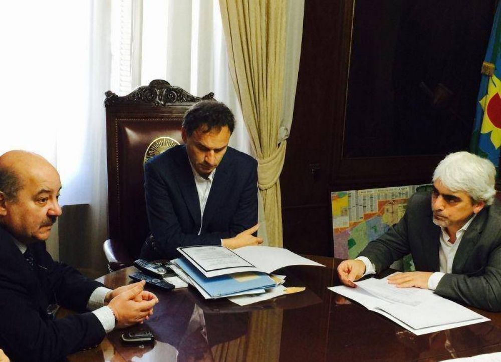 Bruera firm� convenio de ampliaci�n del Rond�n Universitario
