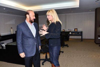 Insfr�n recibi� a Karina Rabolini