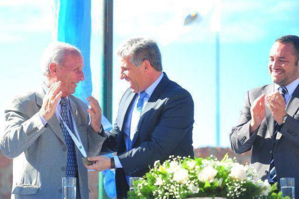 El gobernador Poggi entreg la mxima distincin de la Provincia a Amrico Moroso