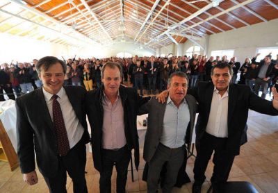 Urribarri pidi� a la dirigencia justicialista trabajar para llegar al 54% en octubre