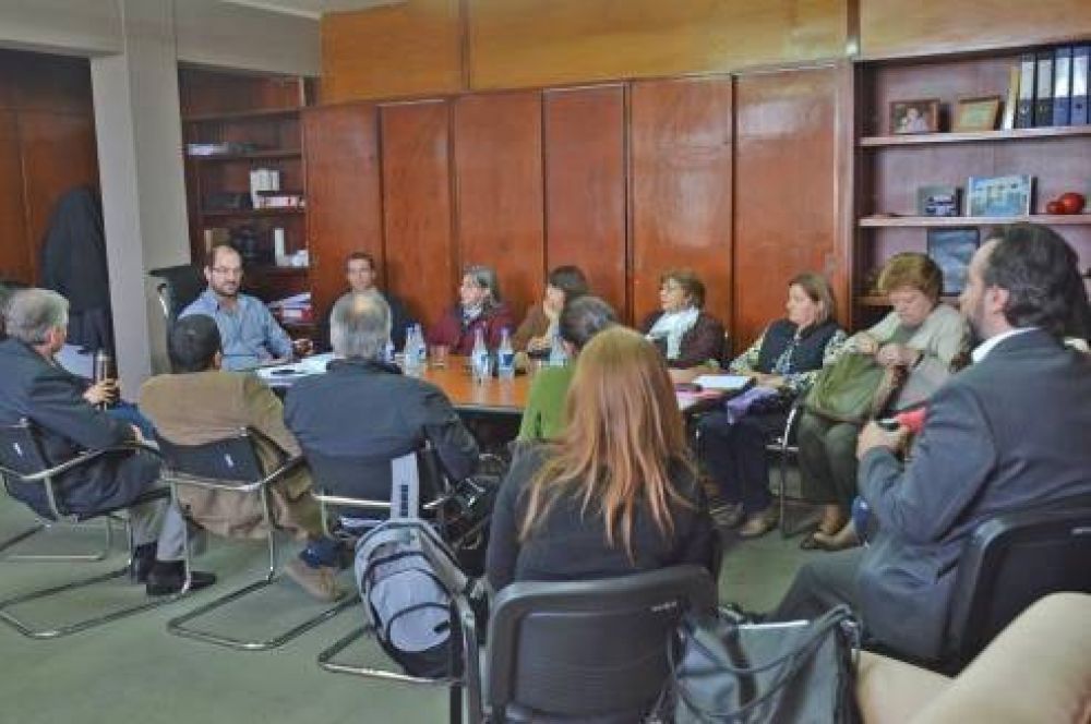 El Gobierno y profesionales de la salud trabajan en un sistema centralizado de matr�culas 