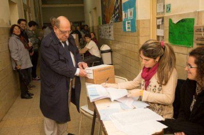 Candidatos a intendente del Frente Cambiemos se re�nen en Mar del Plata
