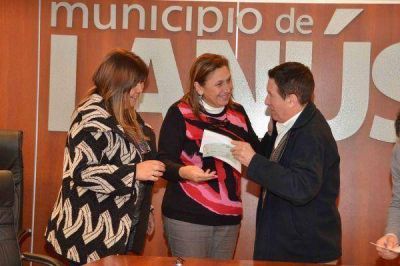 Se entregaron subsidios para obras a dos instituciones educativas
